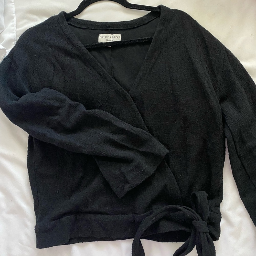 Madewell textured long sleeve tie bottom shirt. Size S - Picture 2 of 4